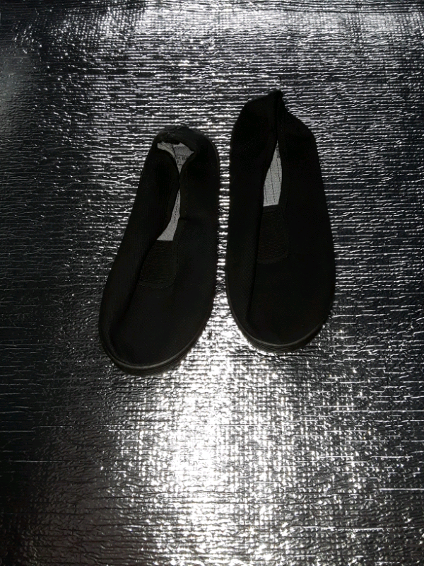 infant size 5 plimsolls